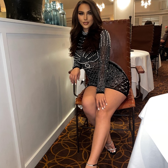 Bodycon dress (FASHION NOVA) ✨🖤🤍 - Picture 1 of 3